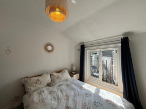 Cosy 1BD Victorian Gem in Battersea